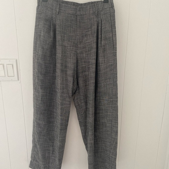 Urban Outfitters Pants - Urban Outfitters women’s Gray Herringbone Wide Leg Pleated Front Trousers Medium